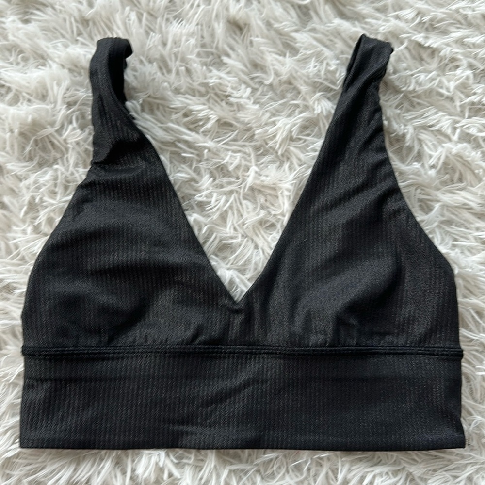 Lululemon top🖤 - Picture 2 of 6